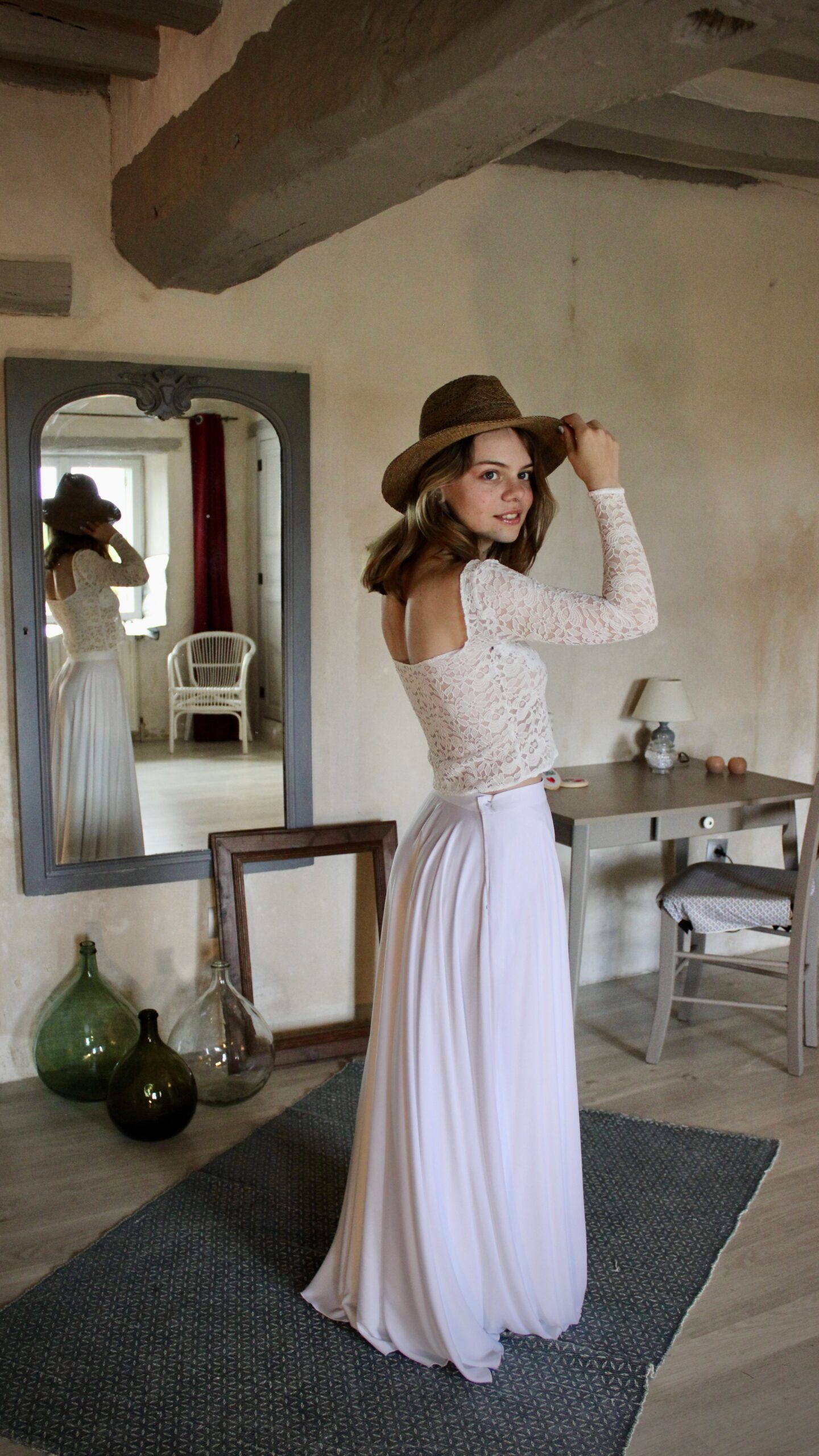 Ensemble jupe et top en dentelle pour un mariage en toute simplicité